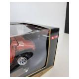 Maisto Hummer H2 SUV, 1:18 Scale with a BONUS Showroom Display Unit