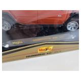 Maisto Hummer H2 SUV, 1:18 Scale with a BONUS Showroom Display Unit