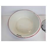 Lot of (4) Pieces of Enamelware