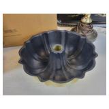 Lot of Vintage Treasures - Home Décor, Metal Trays, Table Lamp, and More! NO SHIPPING