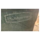 2x Rubbermaid trash cans BR
