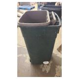 2x Rubbermaid trash cans BR