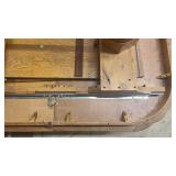 Sturdy Dining room table with spring loaded leafs