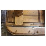 Sturdy Dining room table with spring loaded leafs