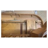 Sturdy Dining room table with spring loaded leafs