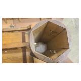 Sturdy Dining room table with spring loaded leafs