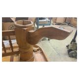 Sturdy Dining room table with spring loaded leafs