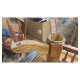 Sturdy Dining room table with spring loaded leafs