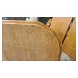 Sturdy Dining room table with spring loaded leafs