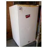 Small Refrigerator for your garage - works