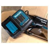 Makita LXT 18V Lithium-Ion Cordless 18 in. Telescoping Articulating Pole Hedge Trimmer Kit, 4.0Ah Customer Returns See Pictures