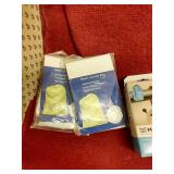 (2) Bath Mats & 3-Piece Bath Rug & Lid Cover Set
