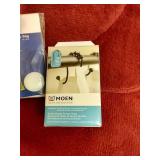 (2) Bath Mats & 3-Piece Bath Rug & Lid Cover Set