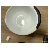 Mixing Bowls, Mixing Shakers, And Measuring Cups Lot