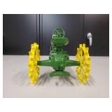 John Deere Model G Tractor 1/16 Scale