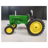 John Deere Model 40 Tractor 1/16 Scale