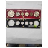 US Coin Set - no coins in one container and 6 coins in other