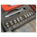 Metric Ratchet Wrench and Socket Set RAT72
