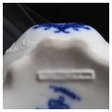 ~FLOW BLUE POT WITH LID~