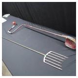 ~VINTAGE~ ICE AUGER AND SPEAR