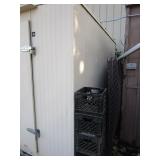 Freezer Building 93"x116"x95"