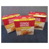 3- 20.7 oz Town House Original Crac...