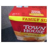 3- 20.7 oz Town House Original Crac...