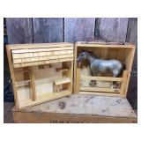 Bryer Stable/Box with Horse