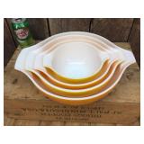 Beautiful PYREX Yellow/Orange Sunflower 4 Pc Nesting Bowls