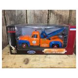 Road Signature Ford 1953 F-100 Wrecker - Die Cast