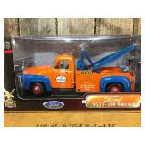 Road Signature Ford 1953 F-100 Wrecker - Die Cast