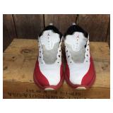 Pair Mens Sz 10 Jordan Shoes