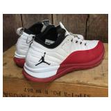 Pair Mens Sz 10 Jordan Shoes