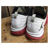 Pair Mens Sz 10 Jordan Shoes