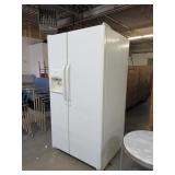 WHITE WESTINGHOUSE SIDE BY SIDE REFRIGERATOR
