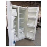 WHITE WESTINGHOUSE SIDE BY SIDE REFRIGERATOR