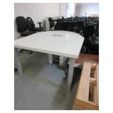 ARTOPEX HUDDLE ROOM TABLE WITH TECHNOLOGY