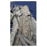 6 SHOULDER STRAPS / 10 WATER HYDRATION CARRIERS