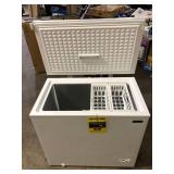 Magic Chef 7.0 cu. ft. Chest Freezer in White Customer Returns See Pictures