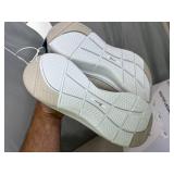 New Skechers Arch Comfort Shoes - Size 11