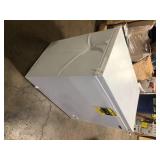 Magic Chef 7.0 cu. ft. Chest Freezer in White Damaged  Customer Returns See Pictures