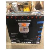 Magic Chef 7.0 cu. ft. Chest Freezer in White Damaged  Customer Returns See Pictures