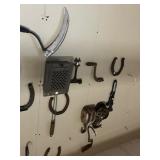 Pulleys, horse shoes