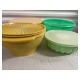 Lot of 4 Vintage Tupperware Bowls