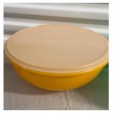 Lot of 4 Vintage Tupperware Bowls
