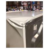 Vissani 18 cu. ft. Top Freezer Refrigerator DOE in White Slight Damage on Top Corner Customer Returns See Pictures