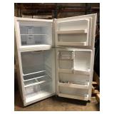 Vissani 18 cu. ft. Top Freezer Refrigerator DOE in White    Customer Returns See Picture