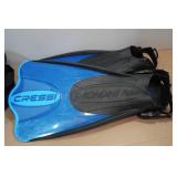 Cressi Adult Palau Fin Snorkel Set -Fin Size M/L, Blue