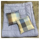 Navy and Sky Blue Reversible Lightweight Comforter - 103"x88" - 2 Throw Pillows included