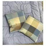 Navy and Sky Blue Reversible Lightweight Comforter - 103"x88" - 2 Throw Pillows included